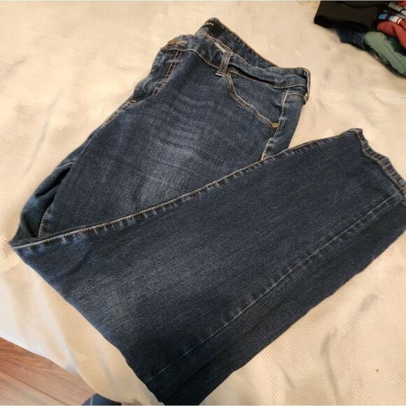 Liverpool Like New Jeans. Skinny Capri. Stretch. Size 14. - Picture 6 of 12